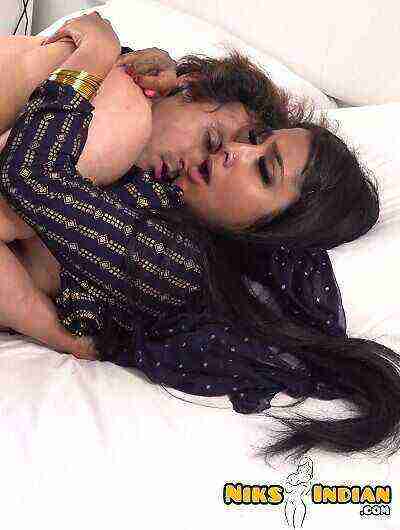 Huge Boobs Real Desi Maid (2024) Niksindian Originals (2024)