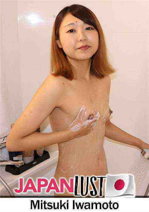 [18+] Skinny Japanese Milf Bares It All For Creampie