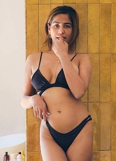 White Room Show Bikini (2026) Poonam Pandey (2026)