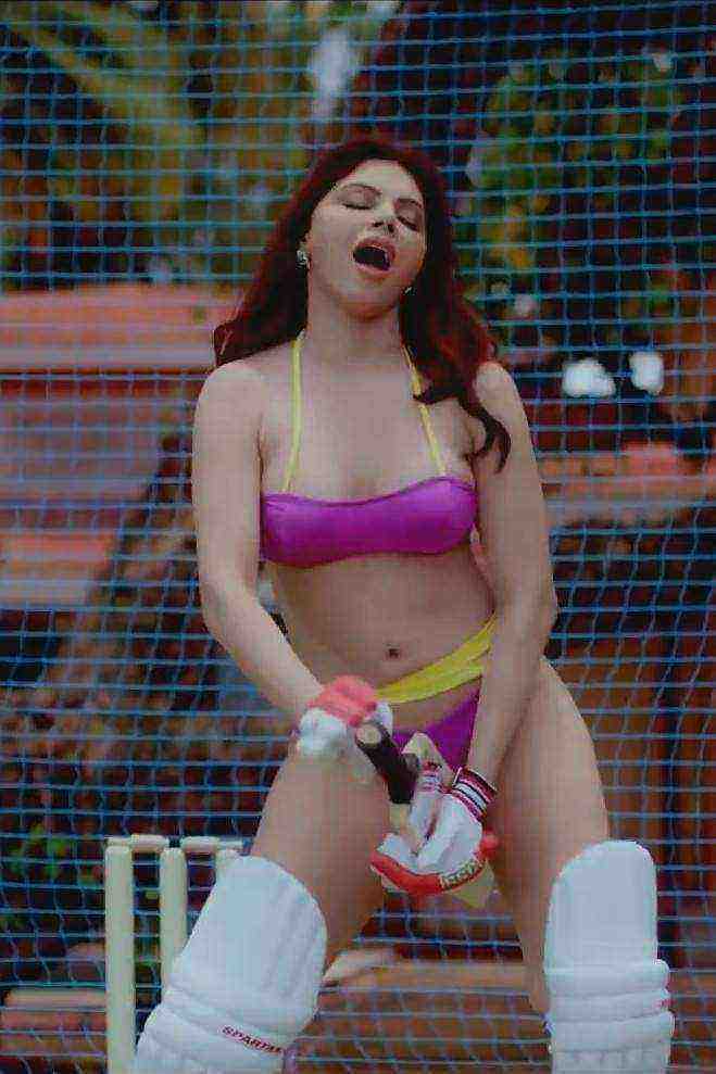 Aa Dekhen Zara – Sherlyn Chopra (2019)